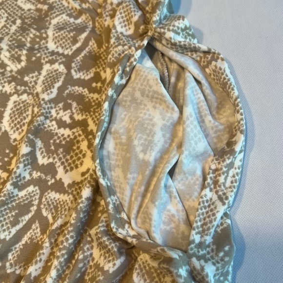 Absolutely Famous Womens Animal Print  Blouse‎ Cut Out Shoulder Size Small - Picture 9 of 11